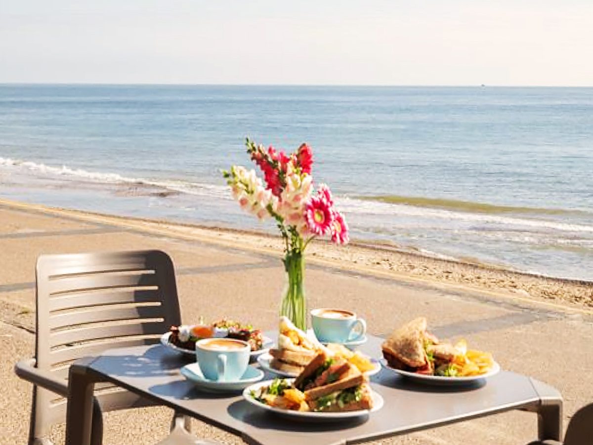 eating outdoors in southwold suffolk